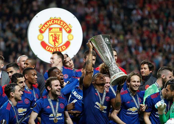 Antonio Valencia campeón de la UEFA Europa League