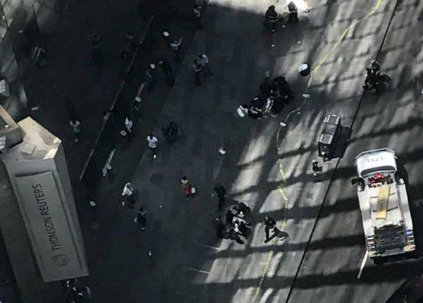Un automóvil atropelló a una decena de personas en Times Square y dejó al menos un muerto