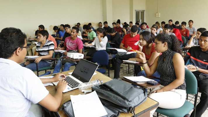 La Estatal recibe más alumnos de lo previsto