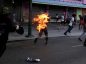Prenden fuego a una persona en protestas en Venezuela