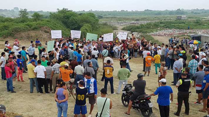 Paro de comerciantes por construcción de muro