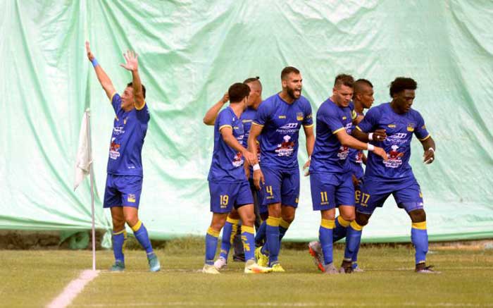 Delfín vence a Universidad Católica por 3-1