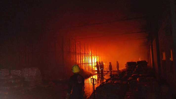 Incendian toneladas de comida en Venezuela