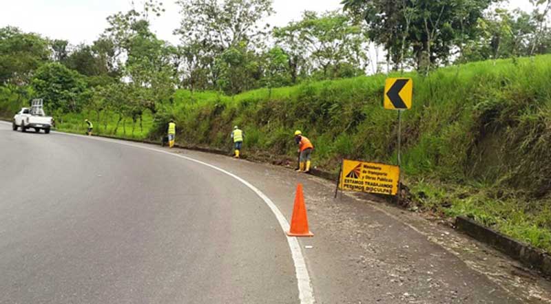 Mantenimiento de vías en Santo Domingo de los Tsáchilas