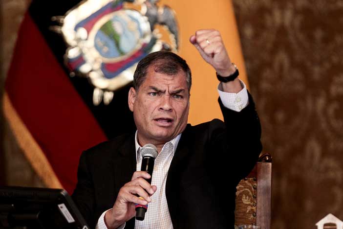 Oposición busca cerrar cuenta de Twitter de Rafael Correa