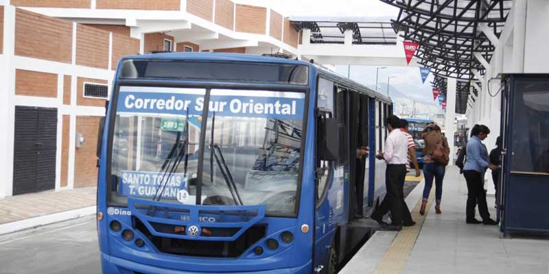 Suspenden alza de tarifa en Quito