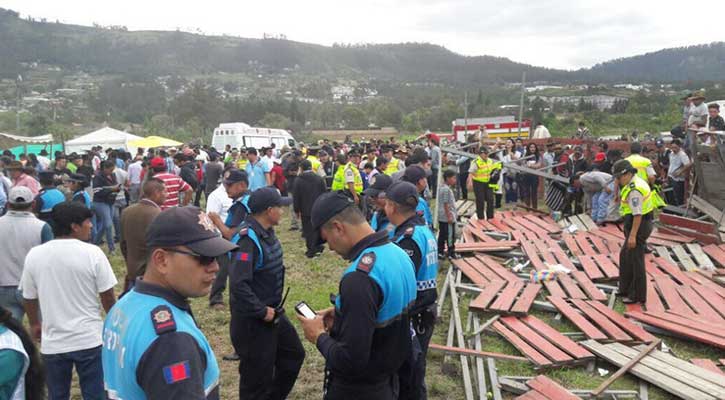 Colapsa estructura en corrida popular de toros