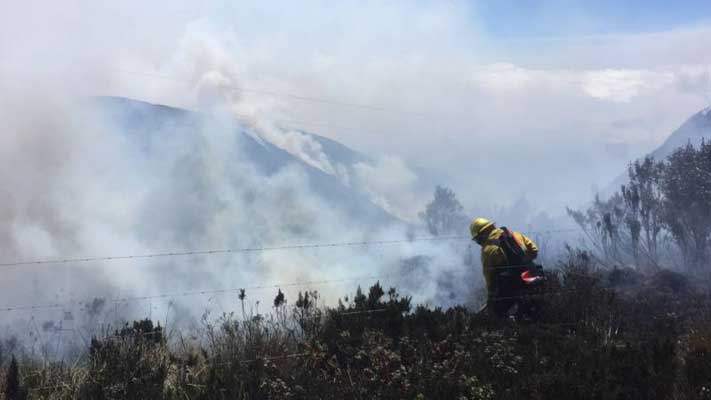 Incendio en cerro Atacazo