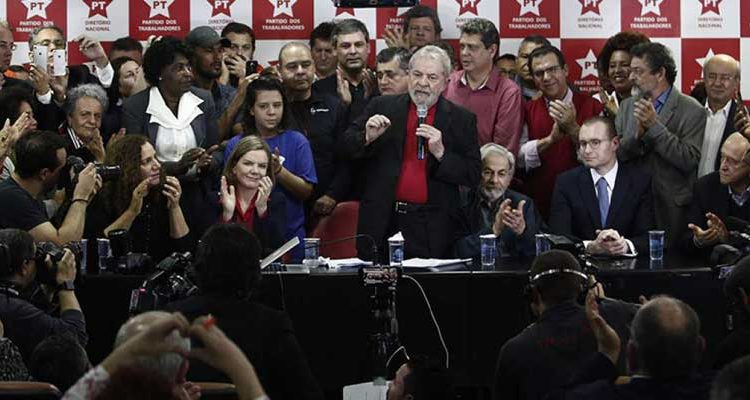 Lula da Silva anuncia su candidatura