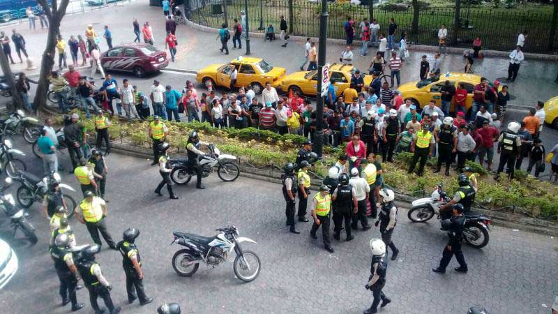 Taxistas amarillos e informales protagonizan enfrentamientos en Guayaquil