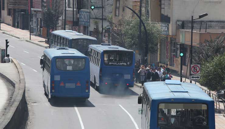 El transporte público emite la mayoría de contaminación en Quito