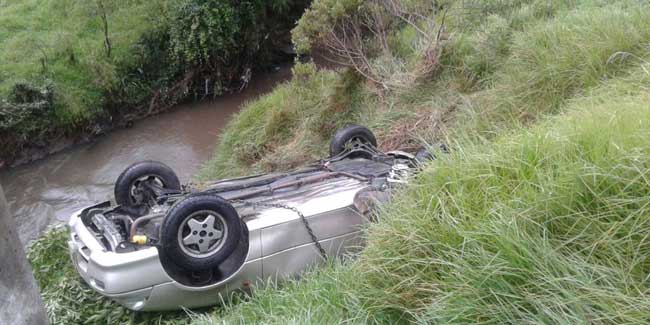 Vehículo pierde pista en la panamericana sur