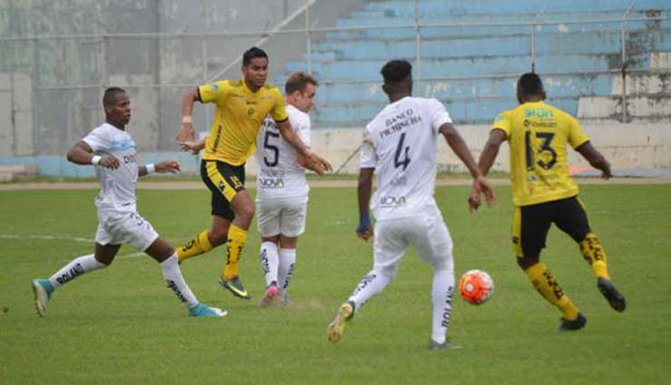 Fuerza Amarilla, Universidad Católica, Fútbol, Resultados