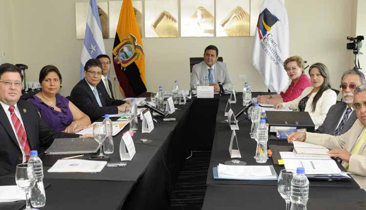 funcionarios_públicos, Reforma Constitucional, Ecuador, Reelección,