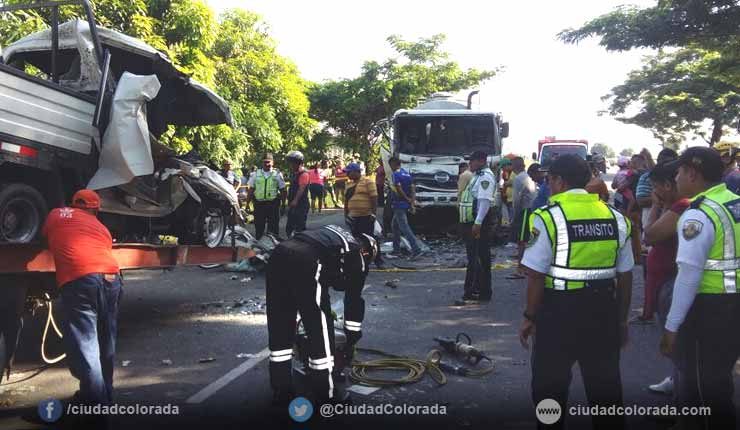 10 fallecidos y 2 heridos tras choque en vía Babahoyo - Juján