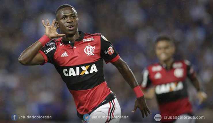 Emelec perdió 1-2 de local ante Flamengo con un doblete de Vinícius Júnior