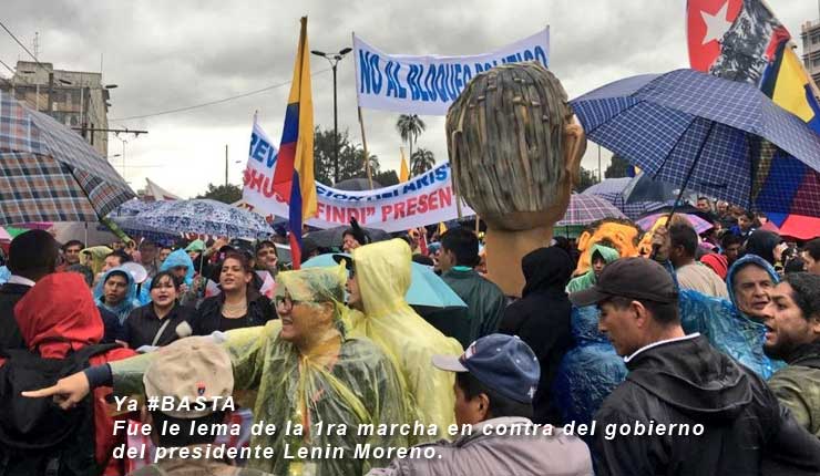 Miles de simpatizantes y militantes del movimiento Revolución Alfarista, así como ex-funcionarios del Gobierno anterior y asambleístas, se dieron cita en los exteriores del Banco Central del Ecuador (BCE) portando pancartas y banderas con consignas en contra del régimen del presidente de la República, Lenín Moreno.