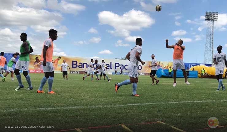 Emelec con bajas y escándalos a dos días del juego con River Plate