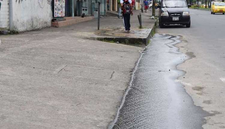 Fuga de Agua, Santo Domingo, EPMAPASD, Alcantarillado,