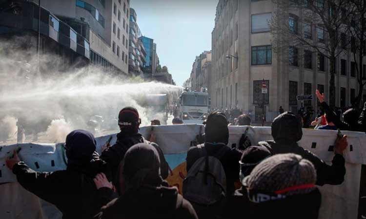 Francia policía reprime marchas