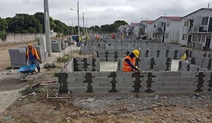 60 casas se construyen para bajar déficit de viviendas