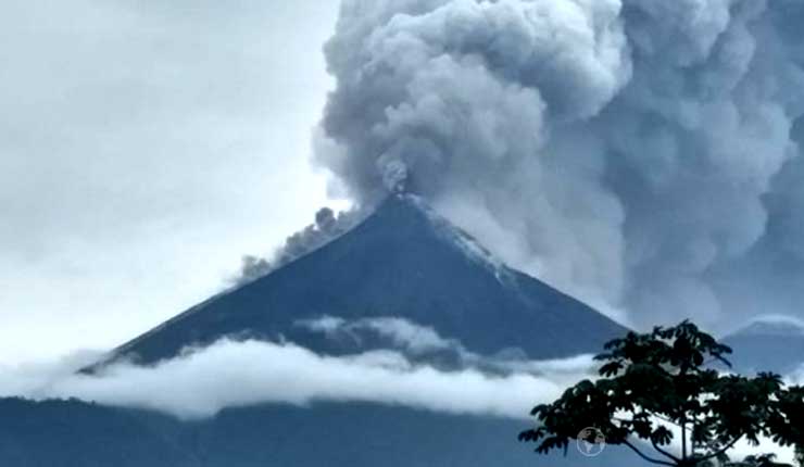 Al menos 7 muertos y 1,7 millones de afectados por erupción de volcán en Guatemala