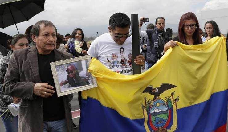 Llegan a Ecuador restos de periodistas asesinados por FARC