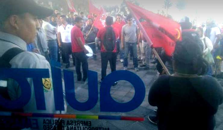 Un grupo de trabajadores se manifestó en las afueras de Emaseo