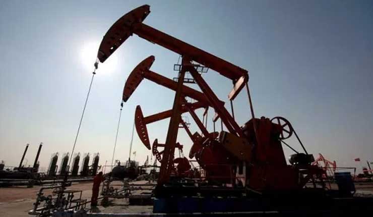 Petróleo cae tras sorpresivo aumento en las reservas de EE.UU.