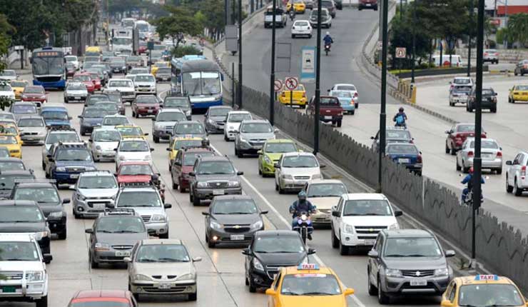 Bloqueos viales siguen pese a nuevos semáforos en Guayaquil