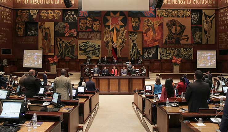 6 de cada 10 ecuatorianos no cree en los asambleístas