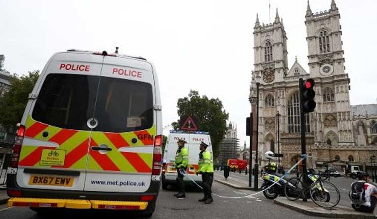 Atentado con automóvil frente al Parlamento británico deja varios heridos