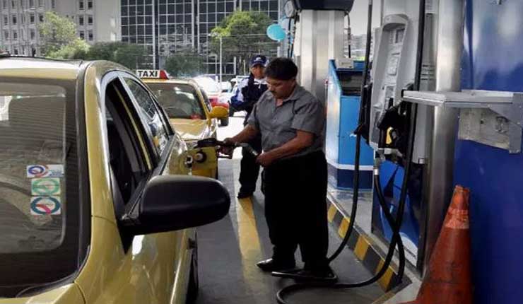 En Ecuador el consumo de gasolina súper bajó a un 50%