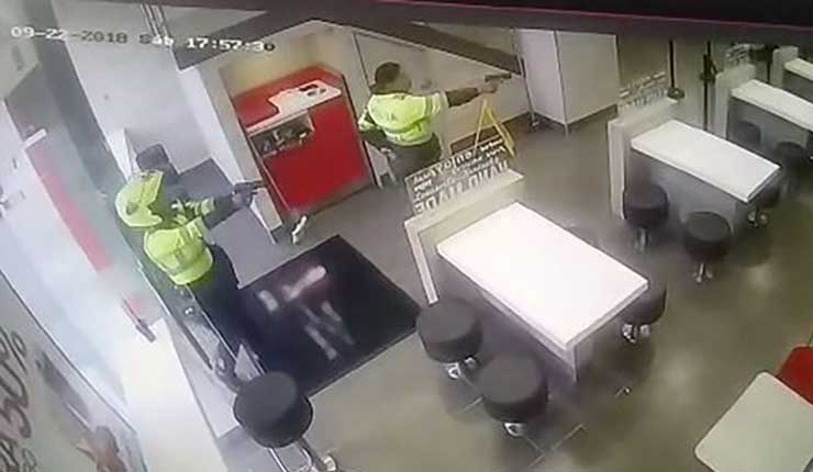 Dos patrulleras de tránsito frustran el robo de un restaurante en Colombia