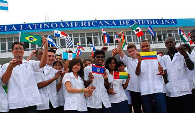 Cuba beca a colombianos para estudiar medicina