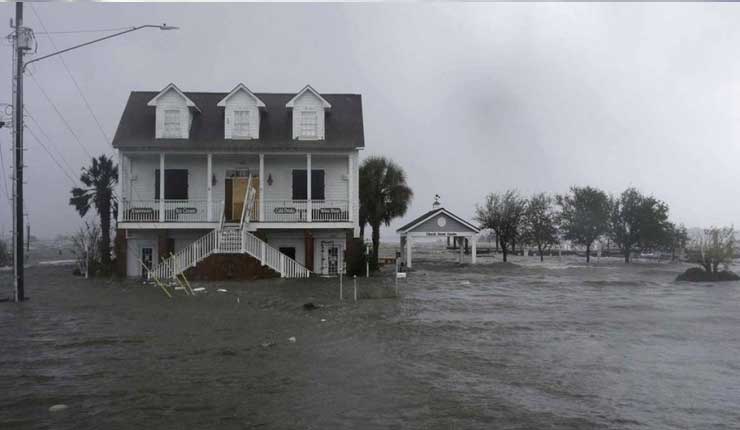 Florence deja una ciudad aislada y 17 muertos en EEUU