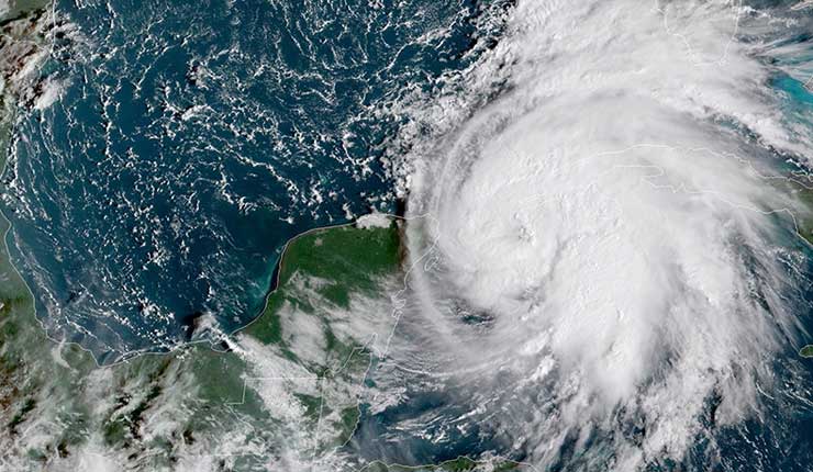 Michael se convierte en huracán y amenaza a Cuba y México camino de EE.UU.