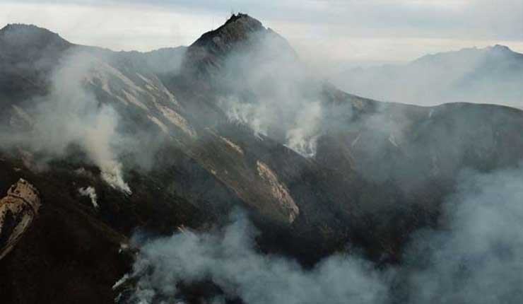 Incendio forestal en el cerro Atacazo al sur de Quito ha consumido 650 hectáreas