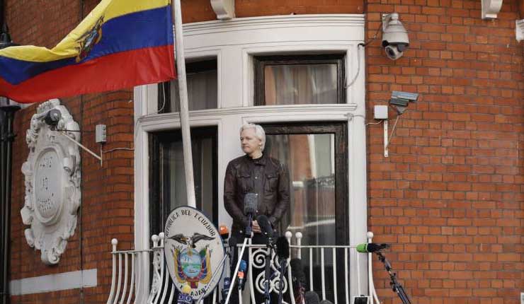 EE UU presiona a Ecuador para que mantenga incomunicado a Julian Assange