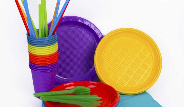 Unidades Educativas no podrán solicitar materiales plásticos de un solo uso