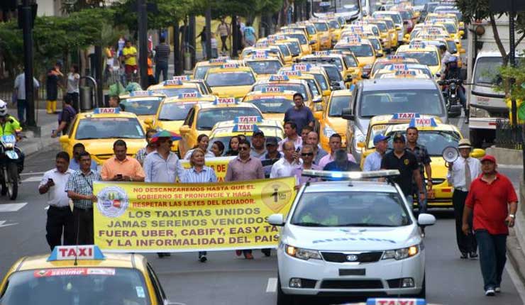 Taxistas marchan contra el uso de aplicaciones móviles