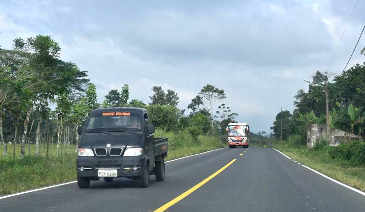Santo Domingo: Autoridades realizan la entrega oficial de la vía asfaltada Colorados del Búa-Umpechico
