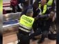 España: Guardias de tren echan a un joven negro por decir que solo enseñaría su billete a un revisor
