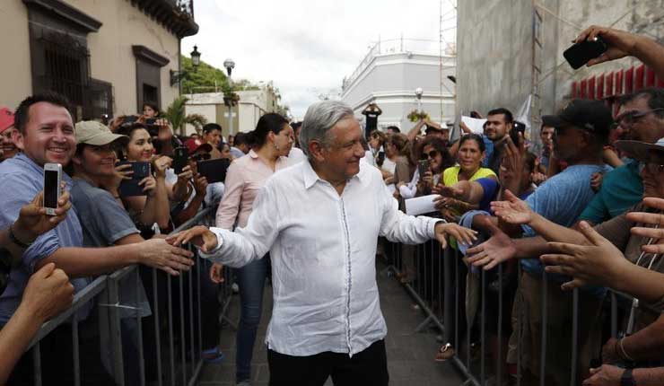 El nuevo presidente de izquiera Manuel Lopez promete tranaformar México