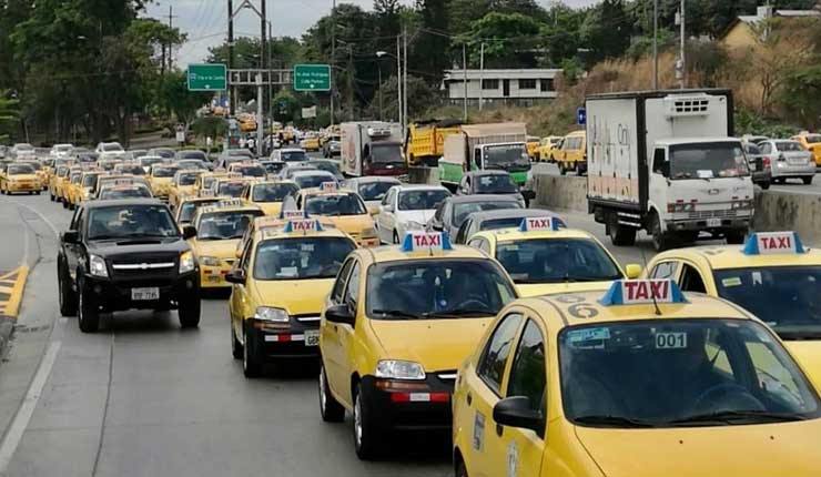 Taxistas anuncian marcha en Quito