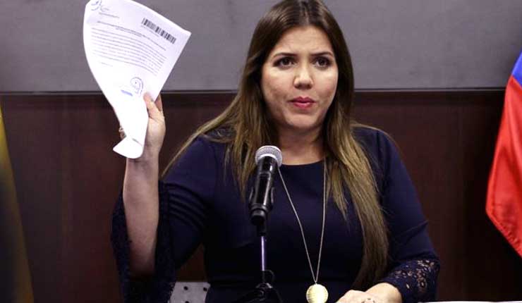 Vicepresidenta de Ecuador Alejandra Vicuña acusada de recibir diezmos