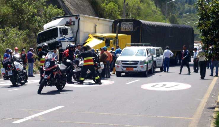 Múltiple accidente de tránsito deja 8 personas heridas en Quito