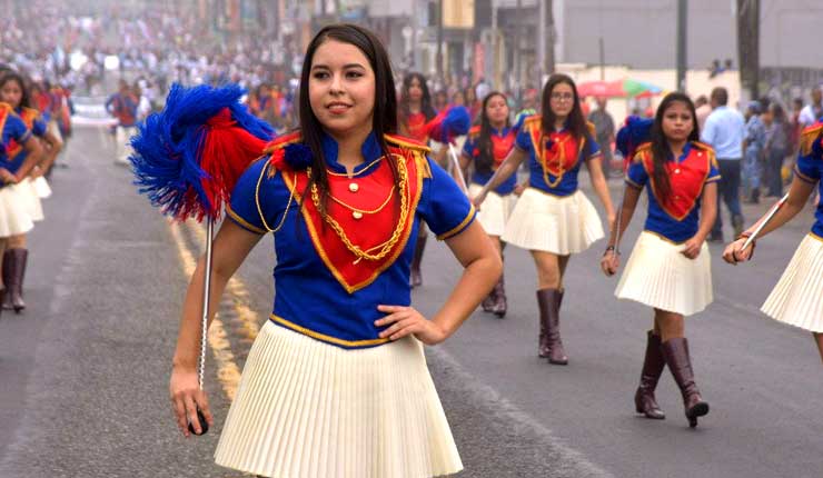 Santo Domingo celebró con desfile su fundación y provincialización