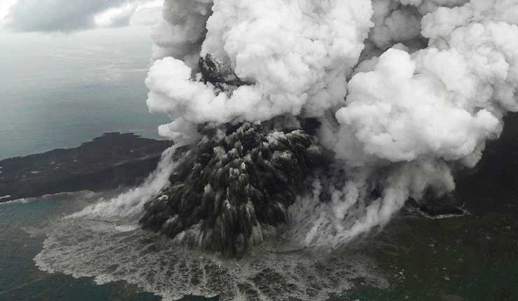 Parte del volcán Anak Krakatoa desaparece tras erupción