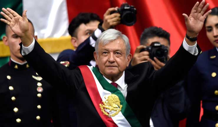 López Obrador asume la presidencia de México